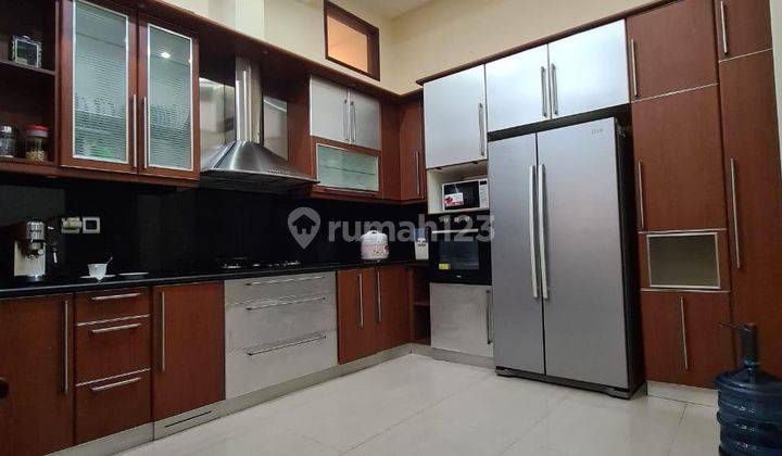 Disewakan Rumah Semi Furnish Posisi Hoek  2