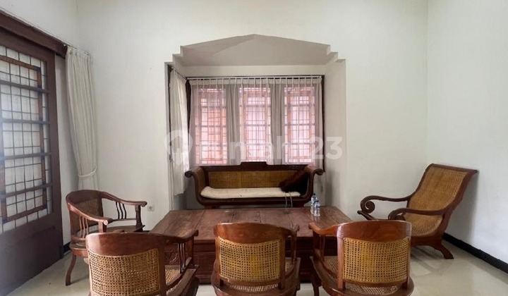 DISEWAKAN Rumah Menteng 4 Bedrooms di Area Tenang 2