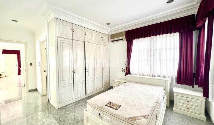 DISEWAKAN Rumah Menteng 4 Kamar di Area Tenang DISEWAKAN Rumah Menteng 4 Kamar di Area Tenang