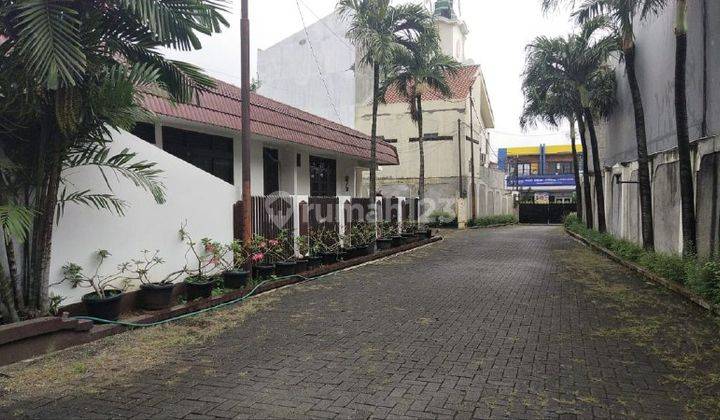 Dijual Rumah Semi Furnish 2 Bangunan Dekat Mall  1