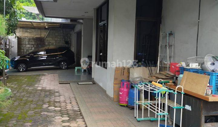 Dijual Rumah 3 Lantai Lokasi Strategis Dekat Stasiun  2