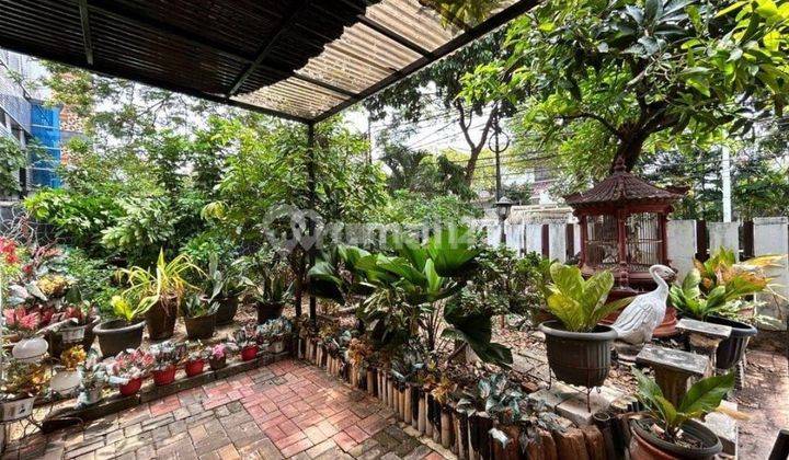 Rumah Luas Di Tebet Jakarta Selatan Dengan Taman 1