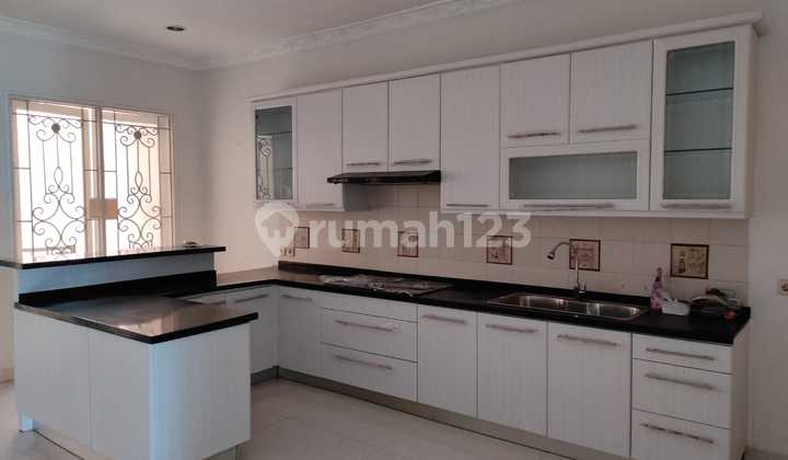 Rumah Pantai Indah Kapuk Uk 7x25 Semi Furnish 3 Lantai