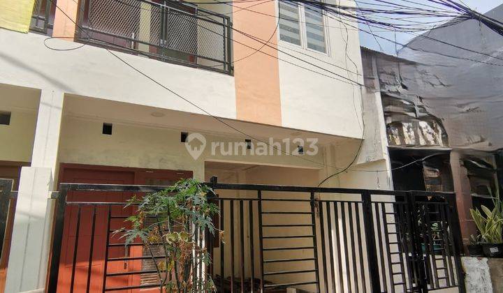 Rumah 2 Lantai Bangunan Baru di Pusat Jakarta 1