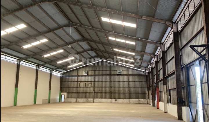 Warehouse in Pegadungan Kalideres, Size 1373m2, Neat Building
