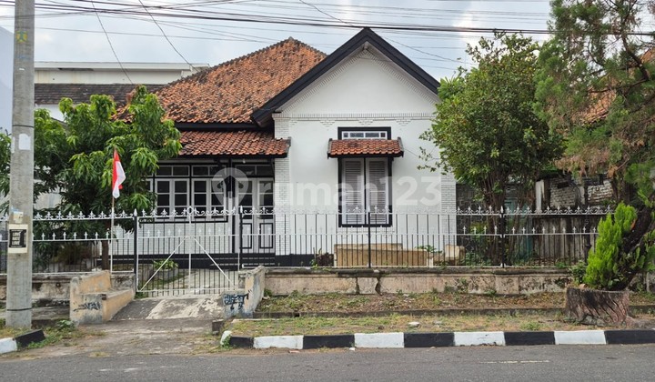 1-Story House Near Sultan Agung Road