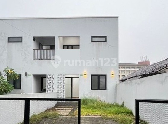 2-Storey House 5 Minutes to Ambarrukmo Plaza 2-Storey House 5 Minutes to Ambarrukmo Plaza