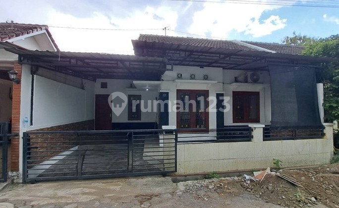 1-Story House in Kledokan Residential Area, Depok, Sleman