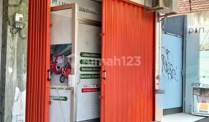 2-Story Shophouse in Downtown Yogyakarta 2-Story Shophouse in Downtown Yogyakarta