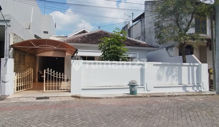 House in a Housing Complex Located Near Mirota Godean House in a Housing Complex Located Near Mirota Godean
