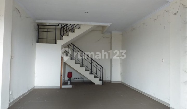 Shop House on Main Road Seturan, Strategic Location Near Campus & Mall