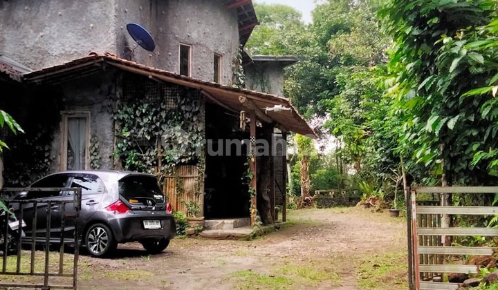 Villa in Kaliurang Tourist Area, Pakem, Sleman Villa in Kaliurang Tourist Area, Pakem, Sleman