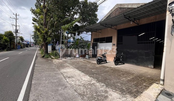 Gudang Lokasi Strategis Dekat Terminal Condongcatur