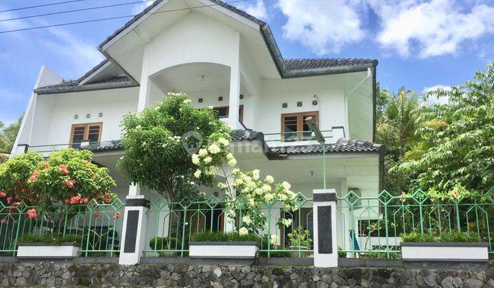 Rumah Dengan Kolam Renang di Perum Dekat Jl. Wates Km.11, Bantul 1