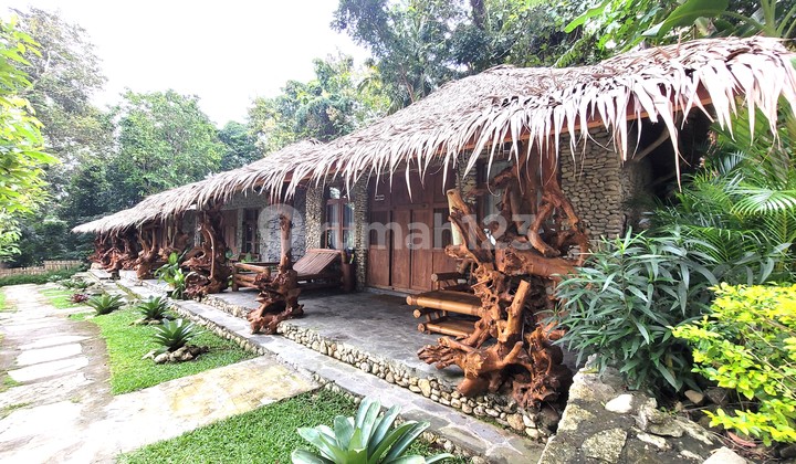 Exotic Resort: 18 Villas with Enchanting Natural Hillside Views in Bangunjiwo