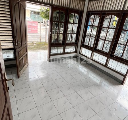 Rumah Lokasi Strategis Dekat Pakuwon Mall 2