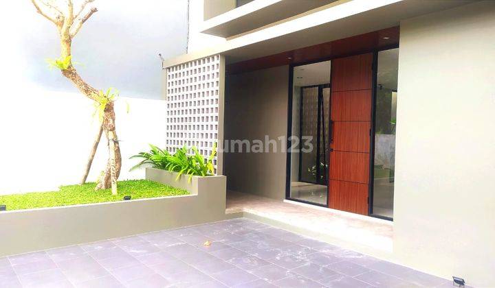 Rumah Tinggal Furnish 2 Lantai Lokasi Dekat Pasar Colombo Jalan Kaliurang  2