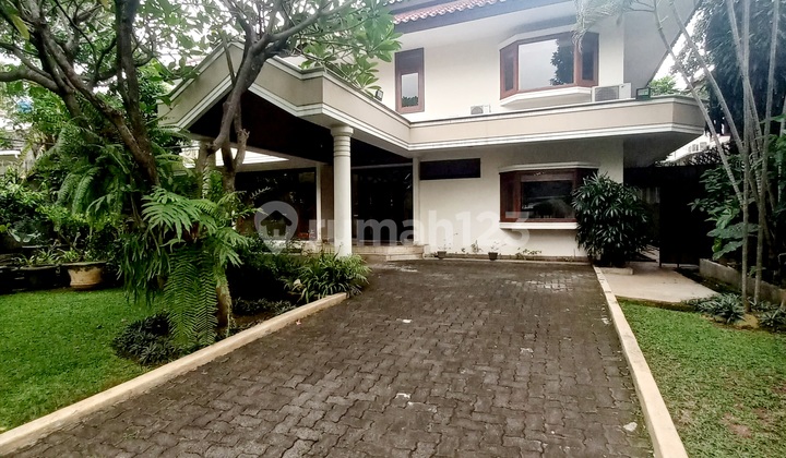 For Rent House in Kemang With a Spacious Yard