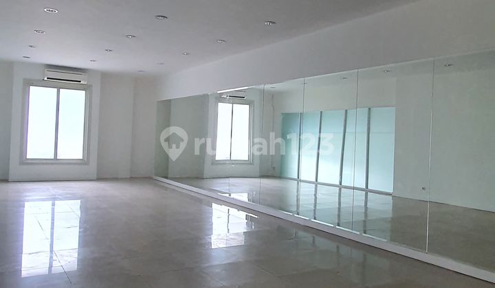 Disewakan Ruang Usaha Senopati Disewakan Ruang Usaha Senopati