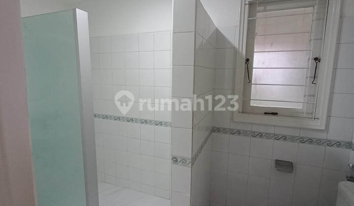 Disewakan Rumah Kebayoran Baru Dekat Plaza Senayan 2