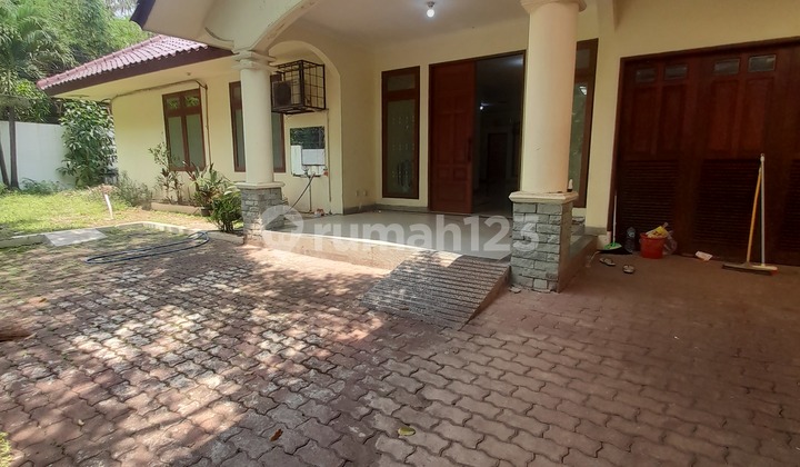 Disewakan Rumah 1 Lantai Area Senopati Jakarta Selatan 1