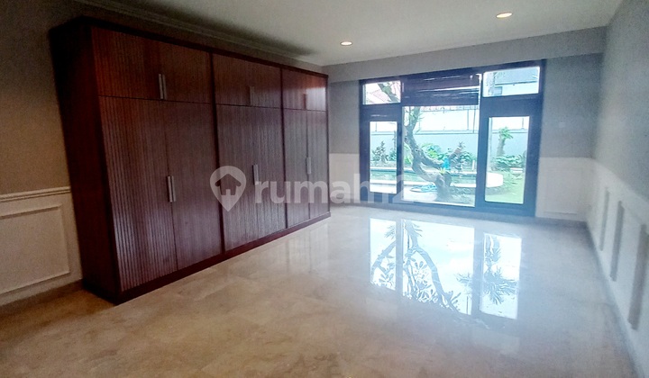 For Rent House in Kemang With a Spacious Yard 2