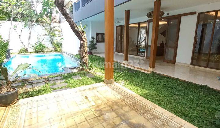 Dijual Rumah Asri Bergaya Villa Patra Kuningan Jakarta Selatan 2