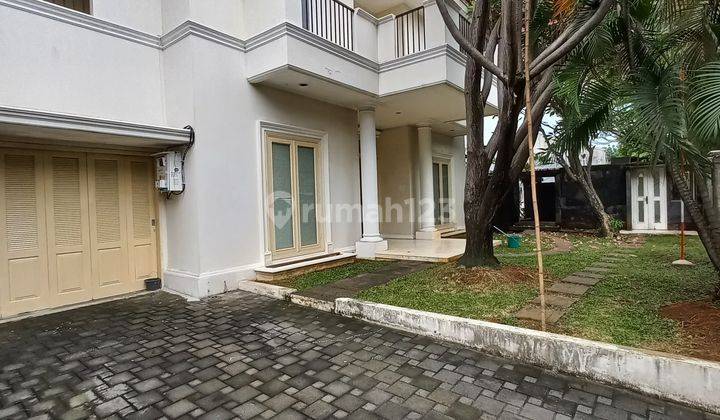 Disewakan Rumah Parkir Luas Senopati Jakarta Selatan 1