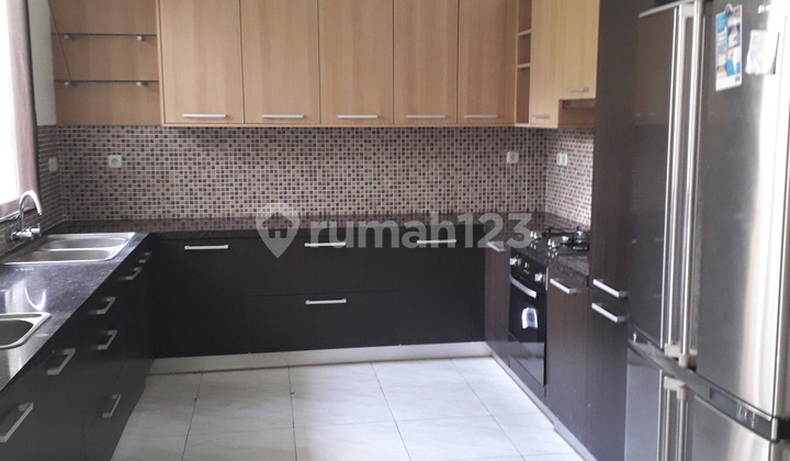 Dijual Rumah Asri Kemang Jakarta Selatan 2