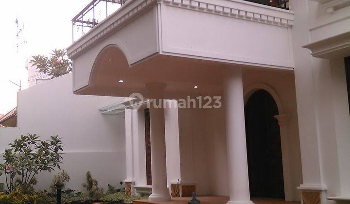 Disewakan Rumah Asri Senopati Jakarta Selatan 1