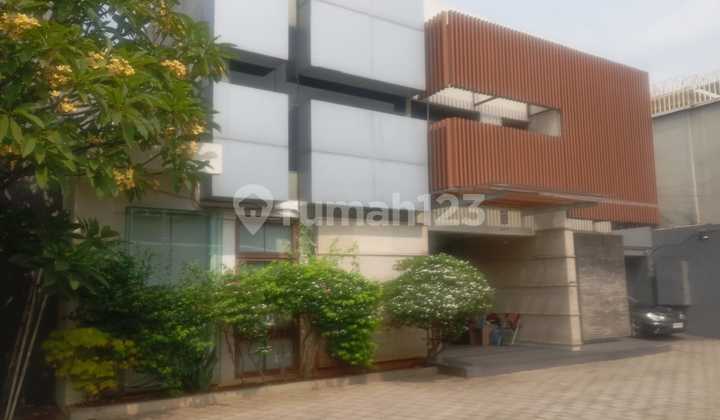 For Rent Commercial House on the Main Roadside of Kebayoran Baru