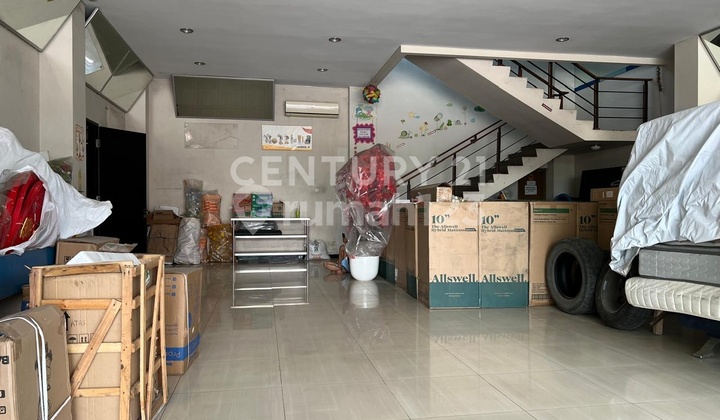 Suitable for cafes, shops, offices, clinics, etc. Strategic Area in the City Center. Suitable for cafes, shops, offices, clinics, etc. Strategic Area in the City Center.