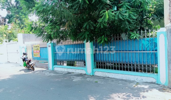 House on Jl Saleh Kesenden near Kejaksan Station, Cirebon City.