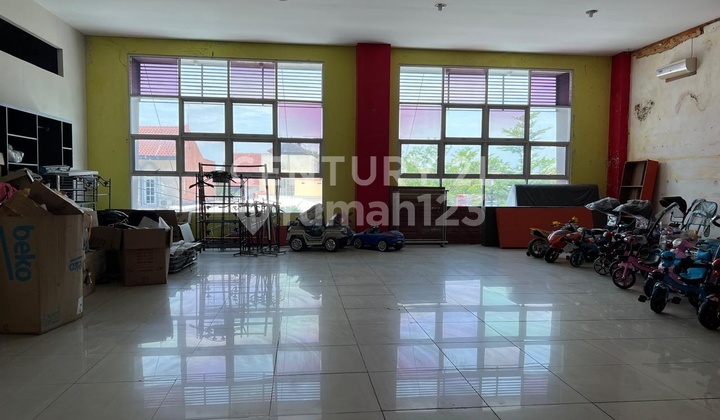 Suitable for cafes, shops, offices, clinics, etc. Strategic Area in the City Center. Suitable for cafes, shops, offices, clinics, etc. Strategic Area in the City Center.