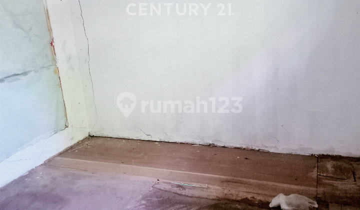 Cheap 2-Story Shop House for Rent in a Crowded Area of Cirebon