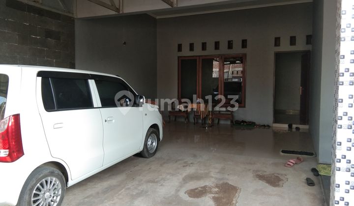 House with Large Land in Pemengkang Village, Mundu District. 2