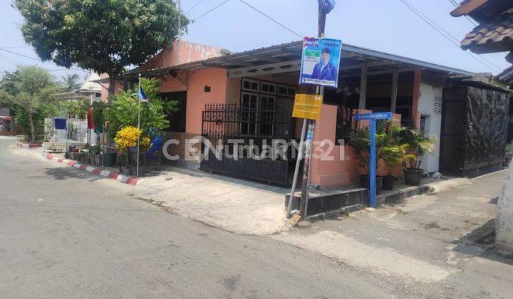 Rumah Strategis Pinggir Jalan Dekat Pasar Perumnas 1