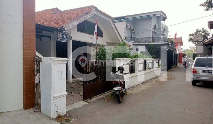 Rumah Area Ramai Dekat Stasiun Kejaksan 