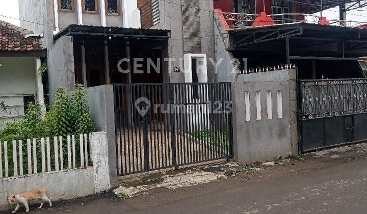 Rumah Sewa 2 Lantai Dekat Stasiun Kejaksan 1