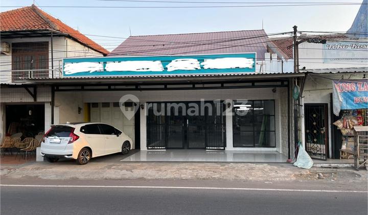 Shop House on the Side of the Cirebon-Bandung Highway, Tegalwangi