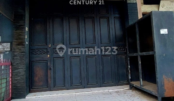 Strategic Shop House in Dense Business Area by Panembahan Street