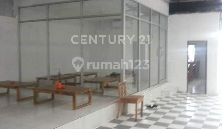 Very Strategic Shop House on the Edge of the Business Road 2