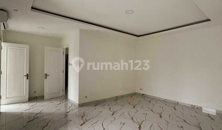 Hot Sale Rumah Ada Rooftop, Pool, dan Powder Room Dibbintaro Jaya