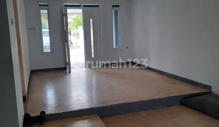 Cheap 11-Room Boarding House for Sale Near Campus in Tanah Sereal, Bogor Cheap 11-Room Boarding House for Sale Near Campus in Tanah Sereal, Bogor