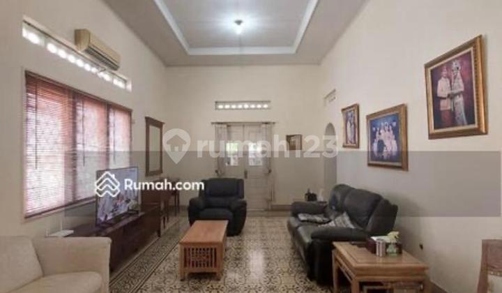 Menteng [HOUSE]: For Sale - Strategic Location - Spacious Garden 2