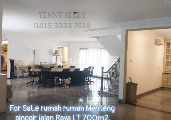 Menteng [HOUSE] UNIQUE- Triangular-Jl.Pahlawan-suitable for living/CAFE