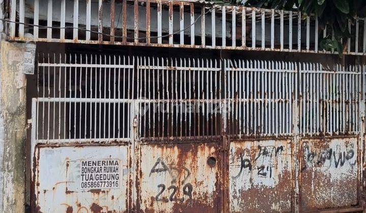 Dijual rumah tua hitung tanah di Tomang 1