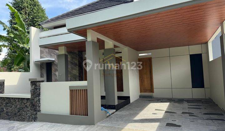 RUMAH DESAIN TROPIS MODERN DI NGAGLIK, SLEMAN 1