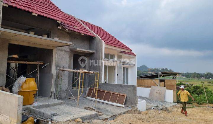 Rumah Minimalis Idaman, Lengkap Dengan Taman Dan Kolam Renang di Sleman 2