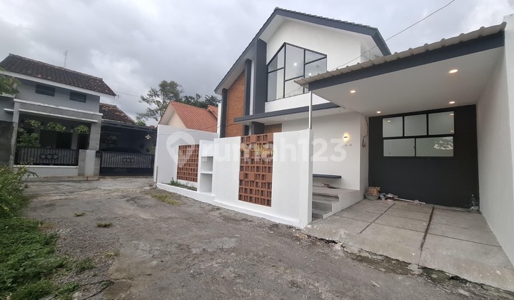 Ready-to-Occupy House, Scandinavian Model East Candi Sambisari in Kalasan 2